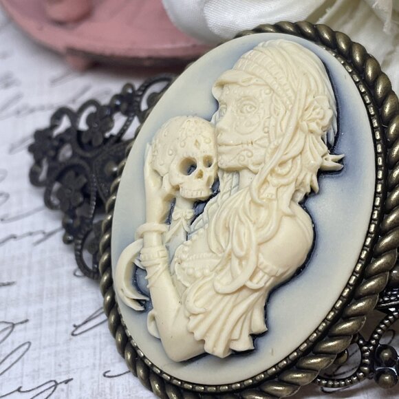 Gothic Sugar Skull Wicca Witch Pagan Wedding Gift Flower Hair Clip Jewelry Comb - Picture 6 of 13